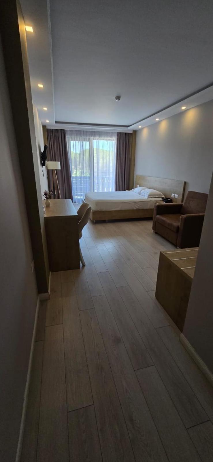 Готель Amber Albania 4*